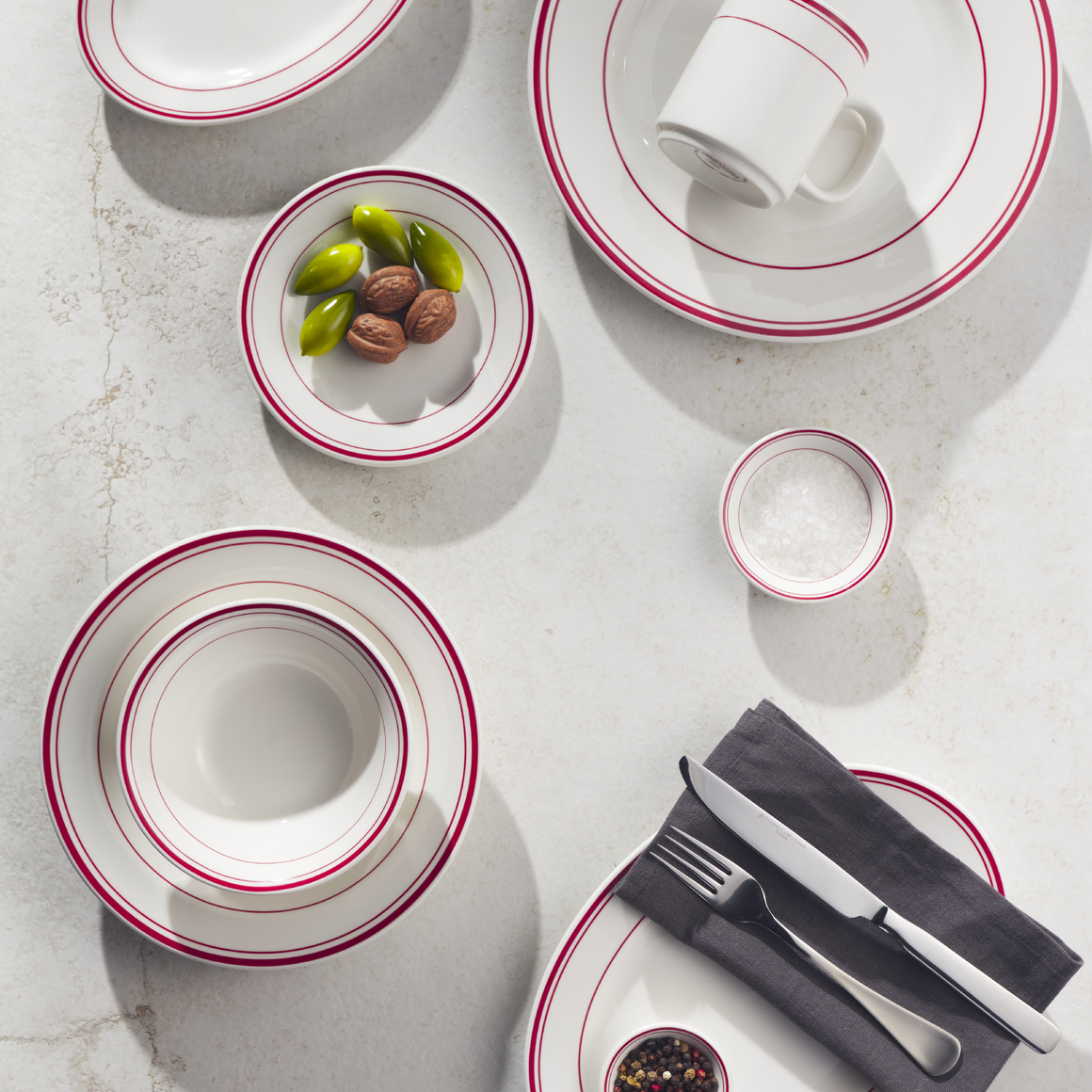 Maxwell & Williams Bistro Red Rim